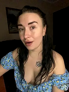 Snapshot of Roxana_Bell chatting on 11-25-25, 08:31 Roxana Bell online show from 11-25-25, 08:31