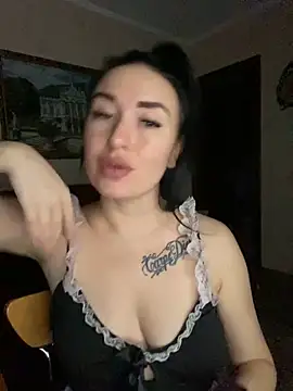 Snapshot of Roxana_Bell chatting on 12-05-25, 12:47 Roxana Bell online show from 12-05-25, 12:47