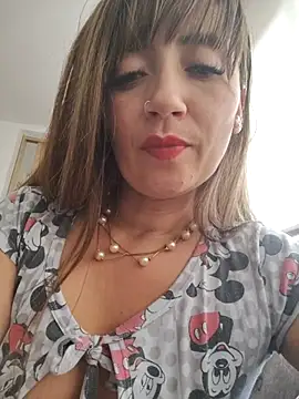 Snapshot of tata_laima__ chatting on 10-18-25, 04:08 tata laima online show from 10-18-25, 04:08