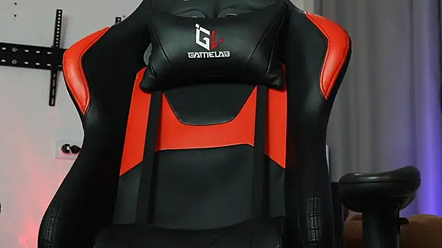 Snapshot of danielkraigforu chatting on 02-25-25, 04:24 danielkraigforu online show from 02-25-25, 04:24