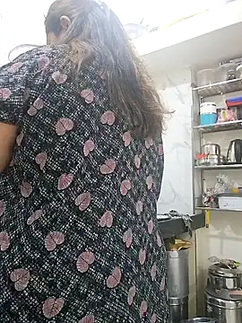 Snapshot of Ravina_patil1 chatting on 02-05-25, 04:25 Ravina patil1 online show from 02-05-25, 04:25