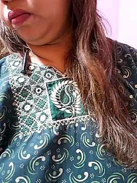 Snapshot of Ravina_patil1 chatting on 09-19-25, 10:49 Ravina patil1 online show from 09-19-25, 10:49