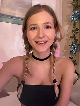 Snapshot of LunaRase chatting on 02-20-25, 05:40 LunaRase online show from 02-20-25, 05:40