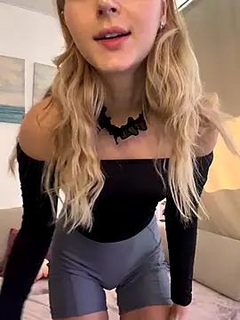 LunaRase online show from 10-02-25, 10:33