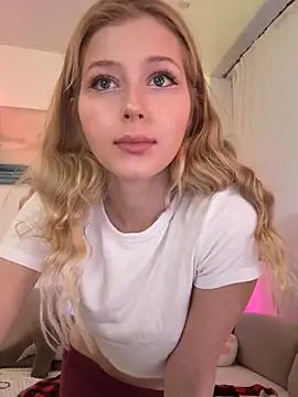 LunaRase online show from 12-16-25, 09:58