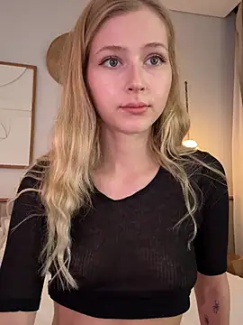 Snapshot of LunaRase chatting on 01-11-26, 02:49 LunaRase online show from 01-11-26, 02:49