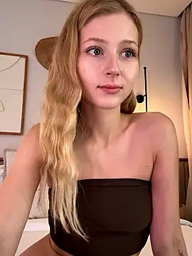 Snapshot of LunaRase chatting on 01-13-26, 06:18 LunaRase online show from 01-13-26, 06:18