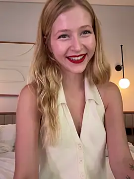 Snapshot of LunaRase chatting on 01-16-26, 04:49 LunaRase online show from 01-16-26, 04:49