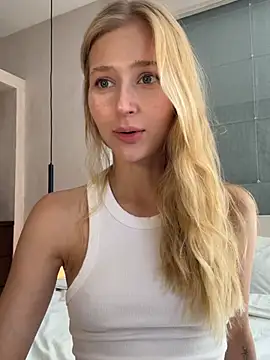 Snapshot of LunaRase chatting on 02-21-26, 03:40 LunaRase online show from 02-21-26, 03:40