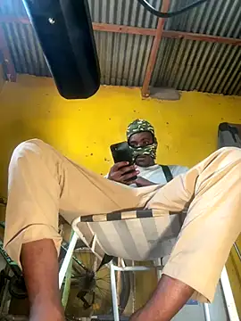 Maskman941 online show from 10-28-25, 01:58