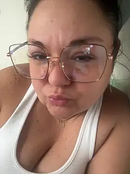 Snapshot of MikyVesela chatting on 11-05-25, 08:14 MikyVesela online show from 11-05-25, 08:14