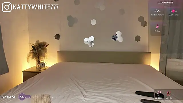 Snapshot of -KATTY- chatting on 10-13-25, 08:53 -KATTY- online show from 10-13-25, 08:53