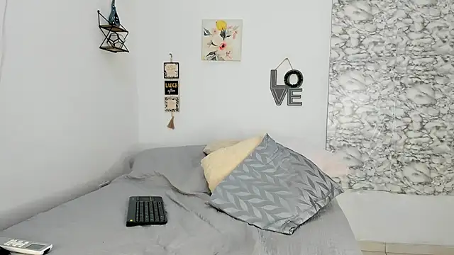 Canhela1 online show from 11-15-25, 01:51