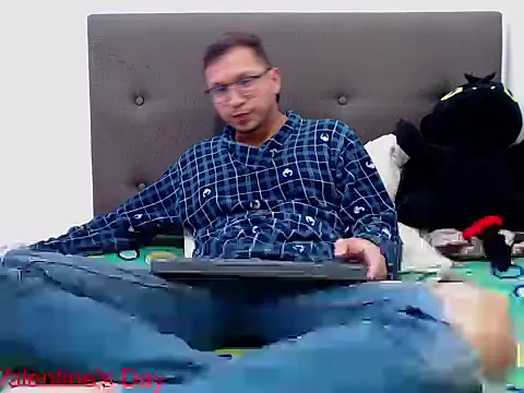 Snapshot of andy_loverxx chatting on 02-18-26, 12:50 andy loverxx online show from 02-18-26, 12:50