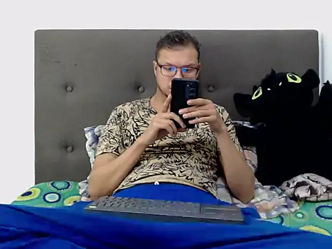 Snapshot of andy_loverxx chatting on 02-22-26, 12:01 andy loverxx online show from 02-22-26, 12:01