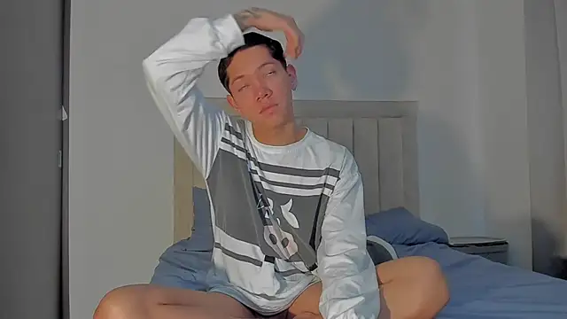 JulianRose 1 online show from 06-15-26, 12:51