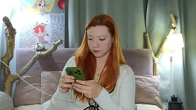 Snapshot of MileyMiller chatting on 06-09-26, 12:39 MileyMiller online show from 06-09-26, 12:39