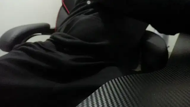 Snapshot of Dandi19 chatting on 11-27-25, 02:24 Dandi19 online show from 11-27-25, 02:24