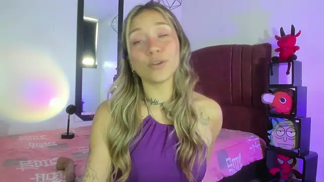 alisson zafiro  online show from 12-18-24, 03:22