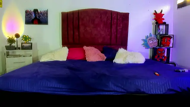 alisson zafiro  online show from 01-09-25, 04:06