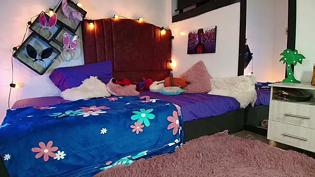 alisson zafiro  online show from 03-07-25, 06:13