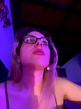 Snapshot of FlorBich chatting on 12-22-25, 07:49 FlorBich online show from 12-22-25, 07:49