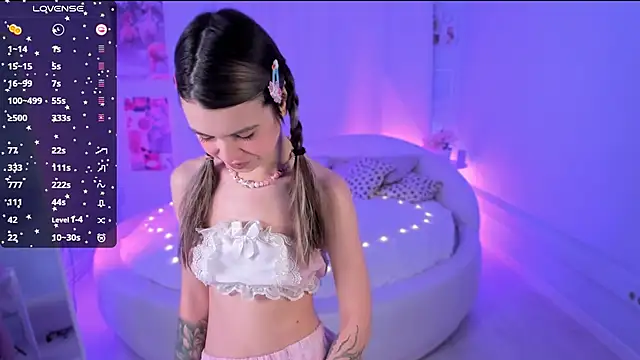 Snapshot of Lil_Amelie chatting on 01-25-25, 02:14 Lil Amelie online show from 01-25-25, 02:14
