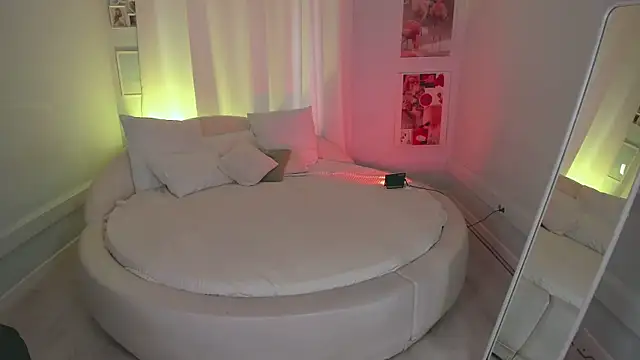 Lil Amelie online show from 05-01-26, 09:58