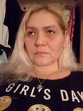 Snapshot of Minna_Jeannie chatting on 12-15-25, 02:05 Minna Jeannie online show from 12-15-25, 02:05