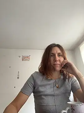 Snapshot of JasmineGlamour chatting on 12-18-25, 12:22 JasmineGlamour online show from 12-18-25, 12:22