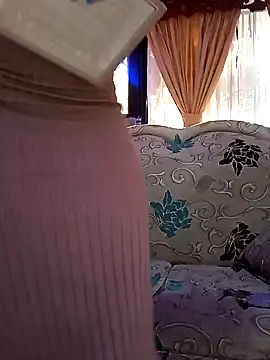 Snapshot of MelannyBell chatting on 01-25-25, 10:07 MelannyBell online show from 01-25-25, 10:07