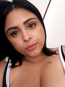 Snapshot of MelannyBell chatting on 02-14-25, 07:54 MelannyBell online show from 02-14-25, 07:54