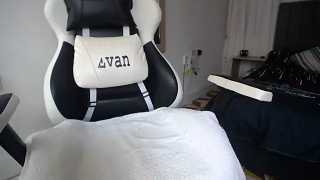 Valerioe online show from 02-28-25, 01:03