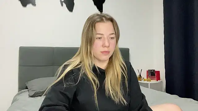 Embersweetbunny online show from 02-03-25, 09:07