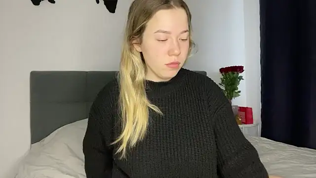 Embersweetbunny online show from 02-07-25, 08:44