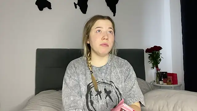 Embersweetbunny online show from 02-11-25, 01:30