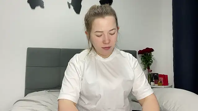 Embersweetbunny online show from 02-11-25, 07:05