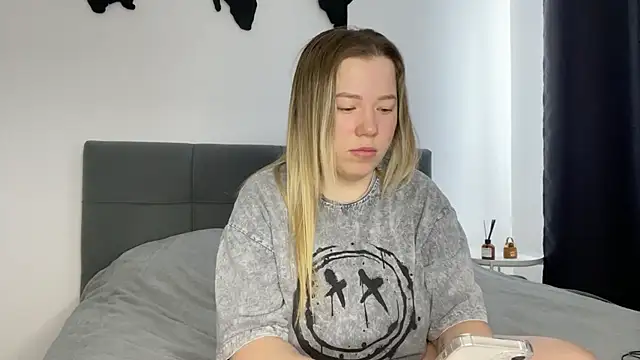 Embersweetbunny online show from 02-22-25, 08:40