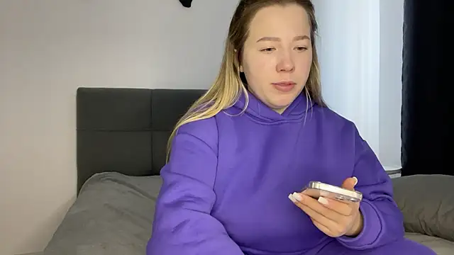 Embersweetbunny online show from 02-22-25, 01:13