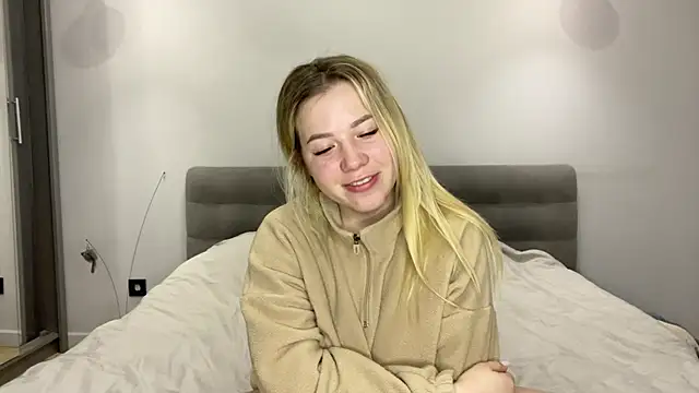 Embersweetbunny online show from 12-01-25, 05:12