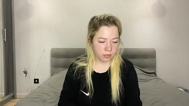 Embersweetbunny online show from 12-05-25, 06:22