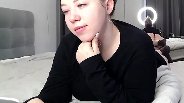 Embersweetbunny online show from 02-03-26, 06:40