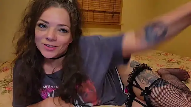 Snapshot of MiaElizabeth chatting on 10-22-25, 09:09 MiaElizabeth online show from 10-22-25, 09:09