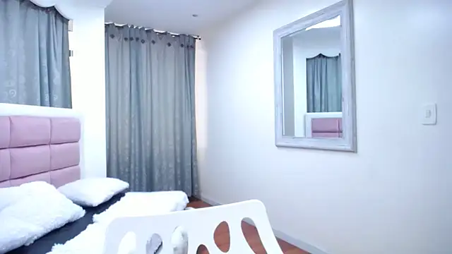 IssadoraJames online show from 12-17-24, 06:53