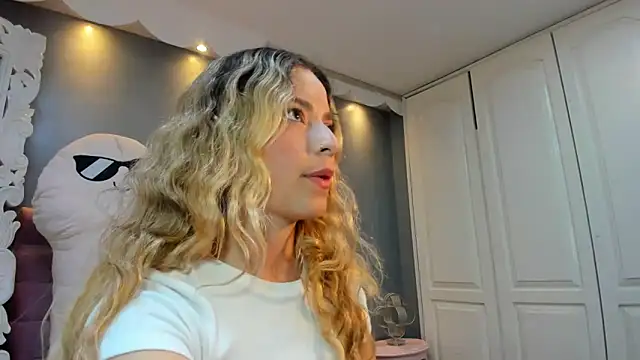 IssadoraJames online show from 11-11-25, 08:09