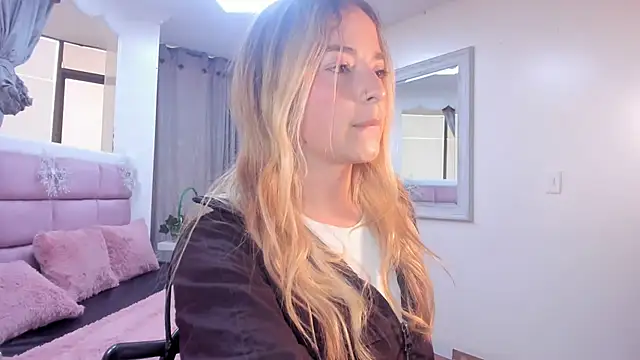 IssadoraJames online show from 12-04-25, 07:44