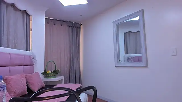 IssadoraJames online show from 12-16-25, 07:19