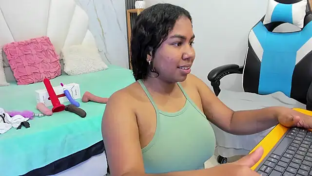 Lizzie Williams  online show from 11-06-25, 03:07