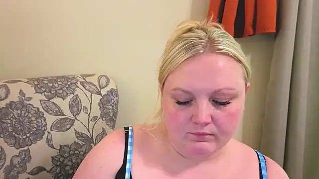 Snapshot of PhatAssBlond chatting on 04-29-26, 10:49 PhatAssBlond online show from 04-29-26, 10:49