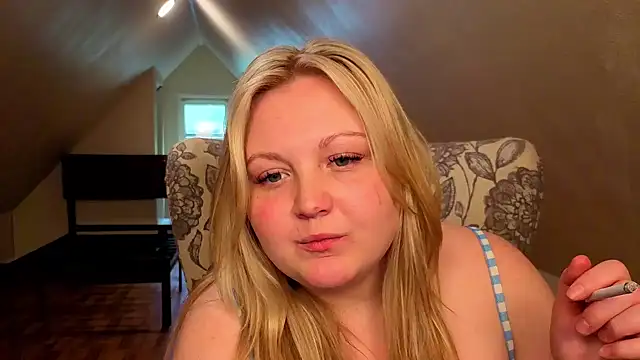Snapshot of PhatAssBlond chatting on 05-03-26, 09:10 PhatAssBlond online show from 05-03-26, 09:10